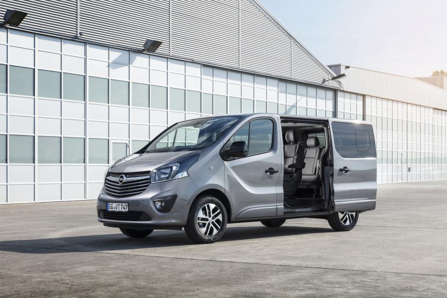  Opel Vivaro Tourer BiTurbo 2017 года  (фото 13 из 19)